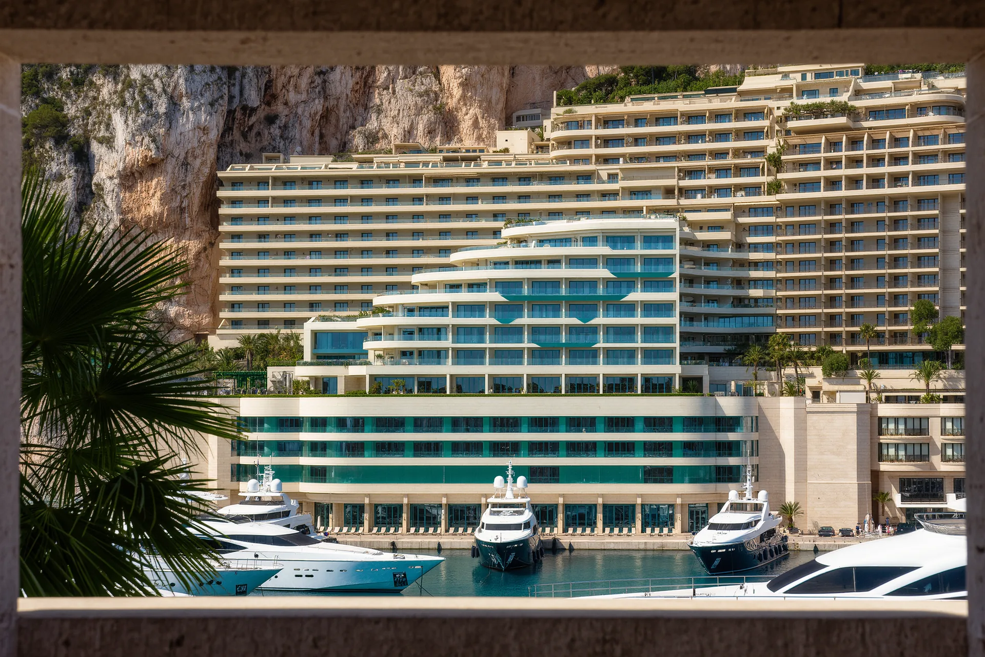 Monaco vs. andere Luxusdestinationen: Was die Stadt einzigartig macht